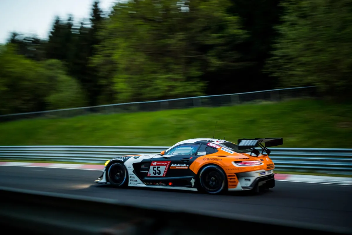 Julien Apothéloz unterwegs auf der Norschleife des Nürburgrings., Der Gockhauser möchte sich für einen Profivertrag empfehlen., In einem Mercedes-AMG-GT3 will Apothéloz auf der legendären Strecke Podestplätze herausfahren.