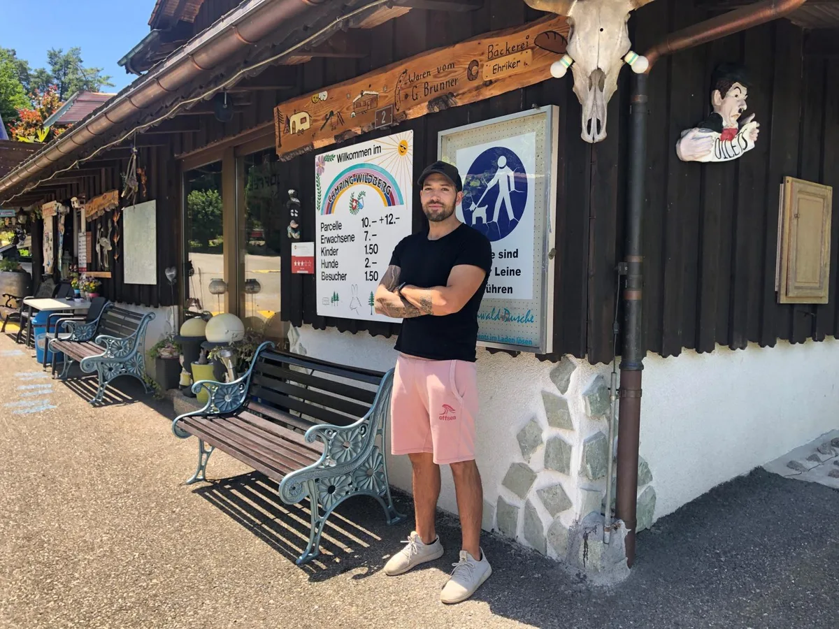 Ted Seiler ist der neue Chef auf dem Campingplatz Wildberg, den er von seinen Eltern übernommen hat., Eine Trouvaille auf dem Campingplatz Auslikon am Pfäffikersee.