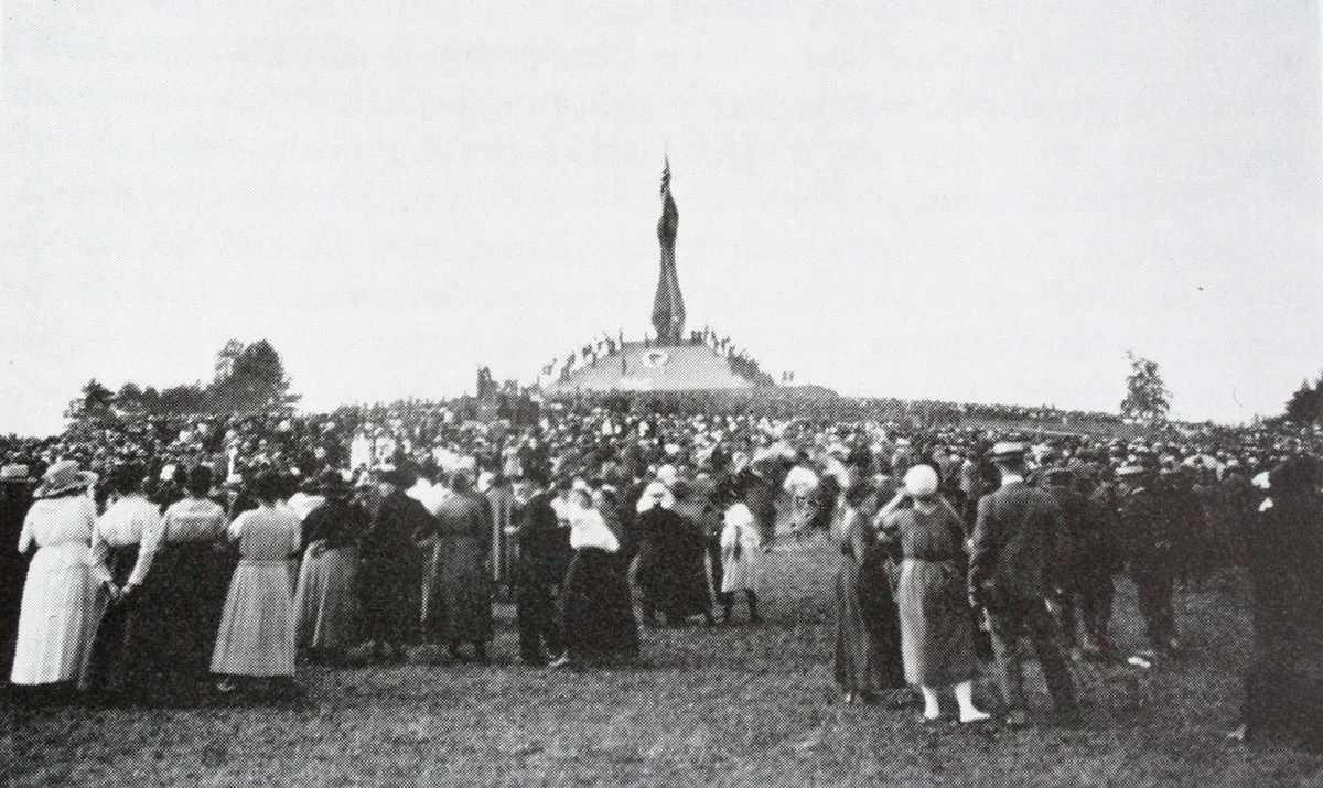 Zwischen 30'000 und 50'000 Leute kamen 1922 zur Einweihung des Denkmals. (Foto: Wikipedia)