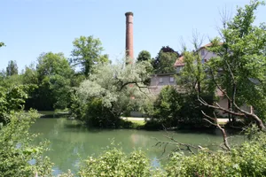 img_4766_preview Versteckt hinter dem Schönau-Weiher und Grün: das ehemalige Spinnerei-Areal, das zum neuen Wetziker Quartier werden soll.