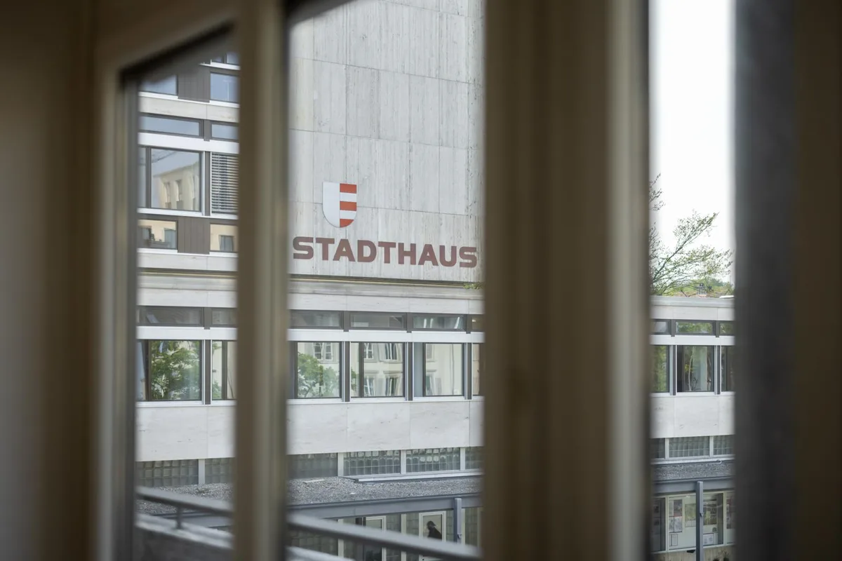 unterkunft-fluechtlinge-stadthaus-uster-crm-4_preview Im Herbst möchte die Stadt Uster den kommunalen Richtplan öffentlich auflegen., So sah die Stadt Uster im Jahr 1974 aus der Vogelperspektive aus.