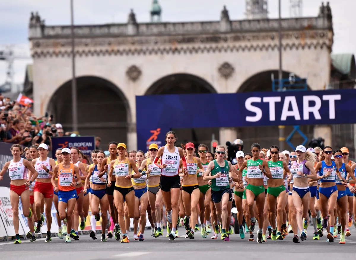 20220815111553545_preview Einfach zu entdecken: Fabienne Schlumpf (Mitte) ragt aus dem Feld heraus., Die Polin Aleksandra Lisowska jubelt über EM-Gold im Marathon.