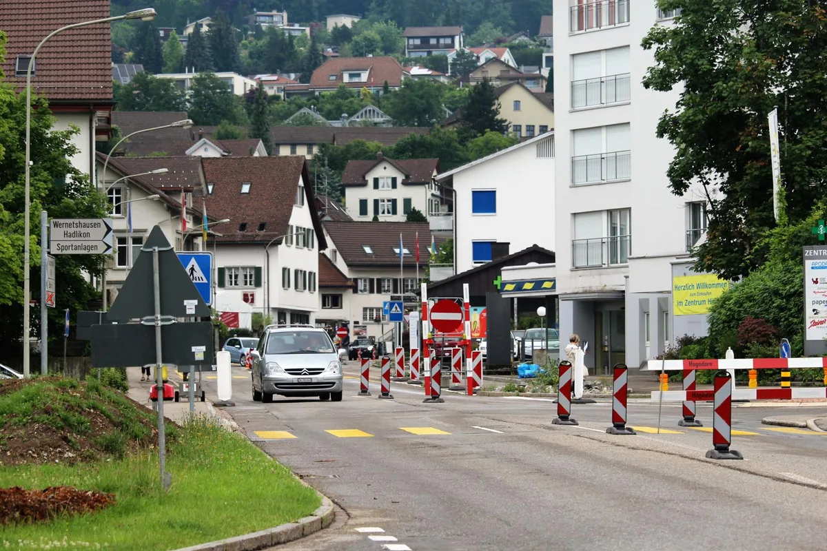 baustelle_7_preview Am 15. August beginnen die Bauarbeiten an der Bachtelstrasse in Hinwil.