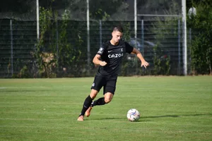 dsc_9066_preview Andi Hoti hat sich in der U23 des SC Freiburg schnell zu einer festen Grösse entwickelt., Der SCF musste sich mit dem Volketswiler Verteidiger erst einmal geschlagen geben.