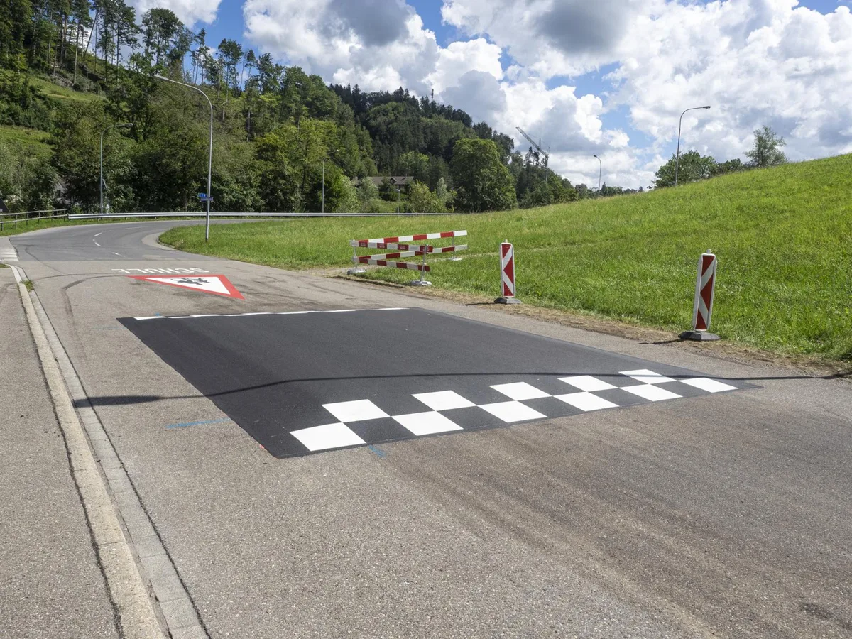 Auf der Buenstrasse werden sogenannte "Kissen" zur Verkehrsberuhigung gebaut.