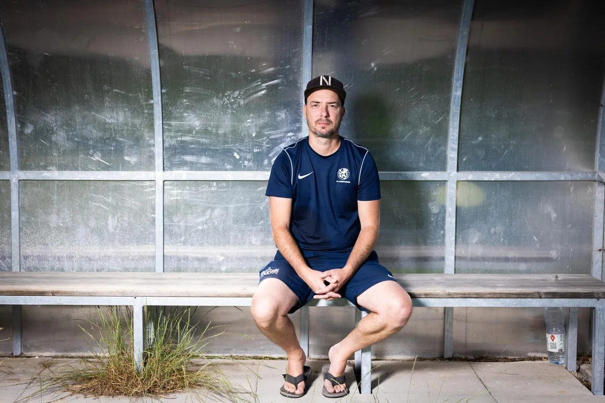 sport_14072022_fcgreifensee_dku__2_preview Ein wertschätzender Umgang ist FCG-Sportchef Raphael Schoch wichtig. «Wir leben vom Zusammenhalt.», Schoch ist unweit des Grossriets aufgewachsen, war aber im Unihockey besser als im Fussball. , Schoch steigt entspannt in die Saison. «Auch wenn ich keine Glaskugel besitze.», Auf ihn muss der FCG künftig verzichten: Captain Elia Jenni (Mitte) ist zurückgetreten.