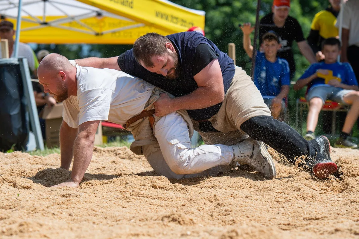 sport_19062022_schwingen-bachtelschwinget_pif-16_preview Fabian Kindlimann (rechts) gewann am Moos-Schwinget vier seiner sechs Kämpfe.