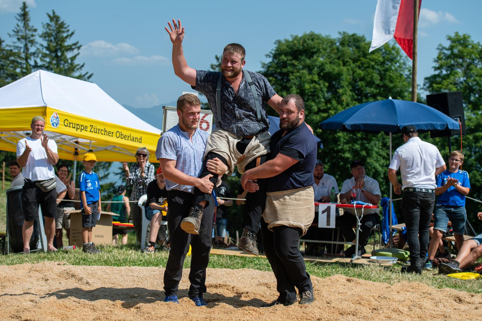 Roman Schnurrenberger (Mitte) ist einer der sechs nominierten Oberländer.