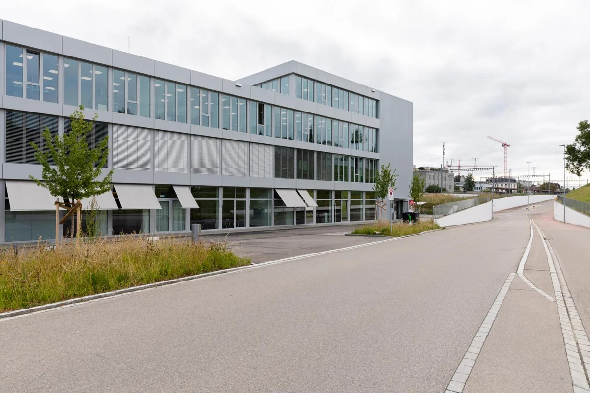 _oho3958_preview Am Montag, 22. August, eröffnet an der Schellerstrasse 14 in Wetzikon die neue Migros Klubschule., Zuerst passiert man im neuen Gebäude den Aufenthalts- und Pausenraum.