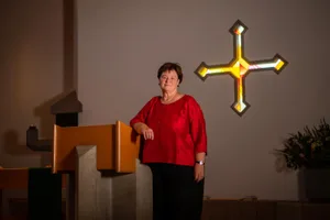 pfarrerin-monikaschmid-effretikon-sbo-6_preview Sie schafft es, die katholische Kirche in Effretikon zu füllen: Monika Schmid.