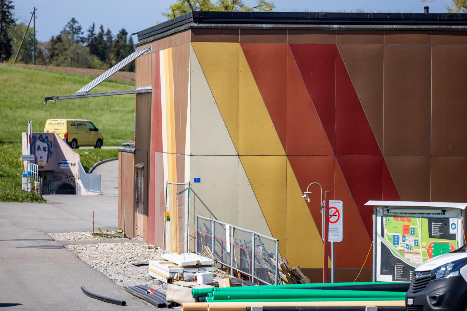 Die Fassade des Maurmer Loorensaals ist einer der grössten Kostenpunkte. Ihr Ersatz wird mehr als eine Million Franken kosten.