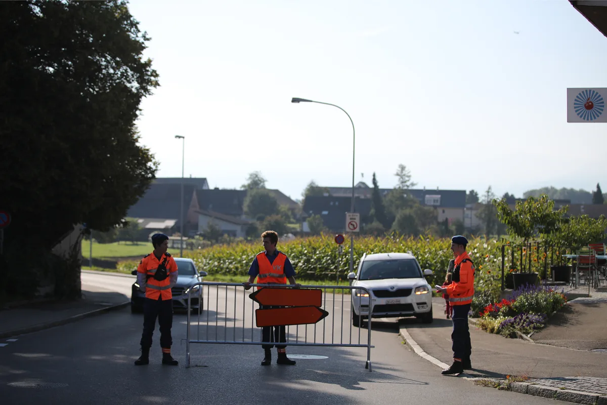 25092016_phaserotjuckerfarm_dku_20_preview Verkehrskadetten sorgen dafür, dass die Phase rot eingehalten wird.