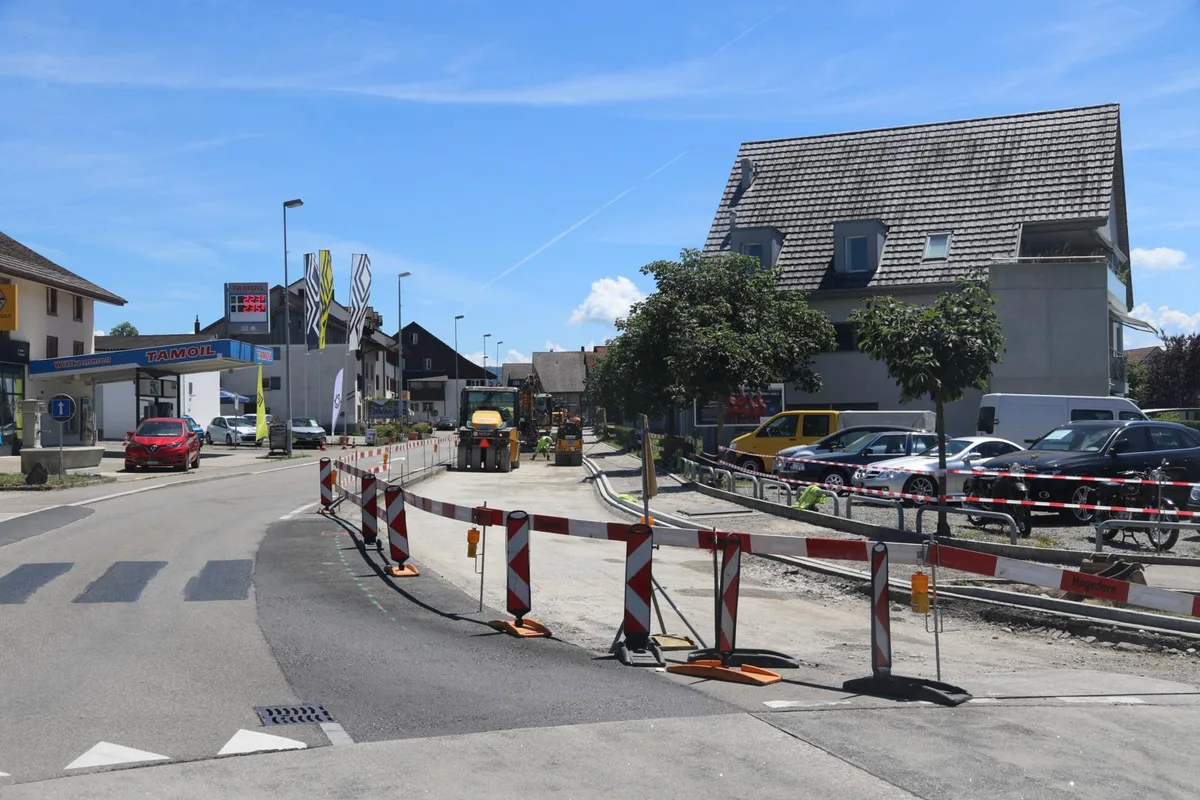 Die Arbeiten an der Kempttalstrasse in Fehraltorf führen zu Verkehrseinschränkungen.