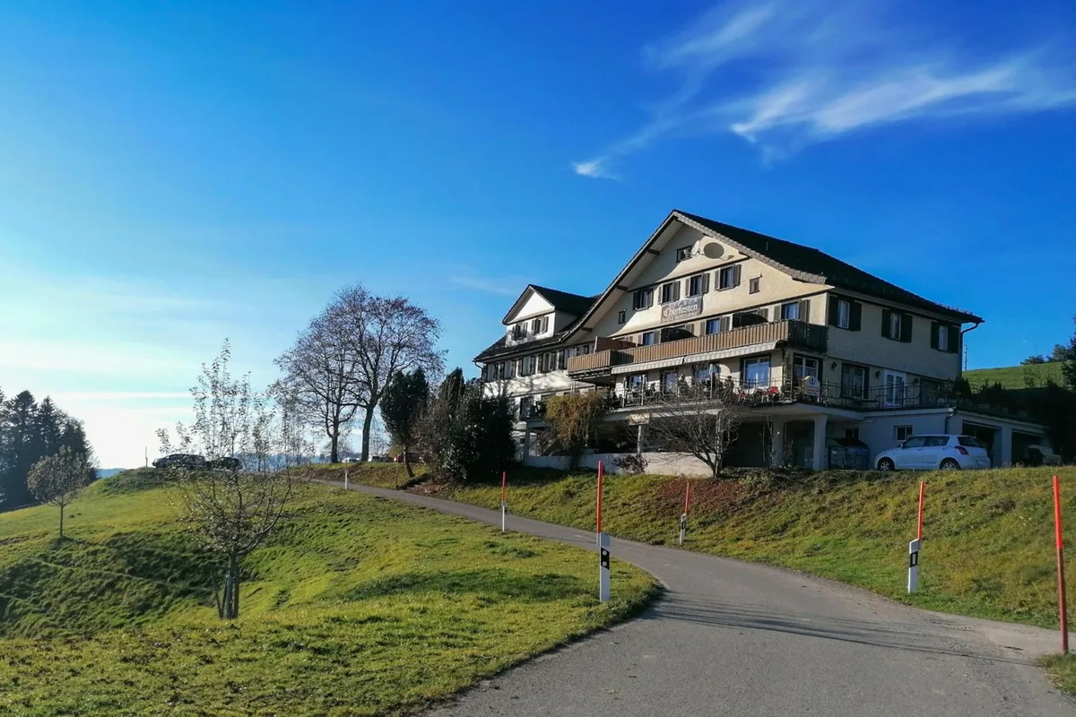 Das Hotel Restaurant Churfirsten in Heiterswil ob Wattwil war bis 1989 im Besitz der Ferienkolonie Uster.
