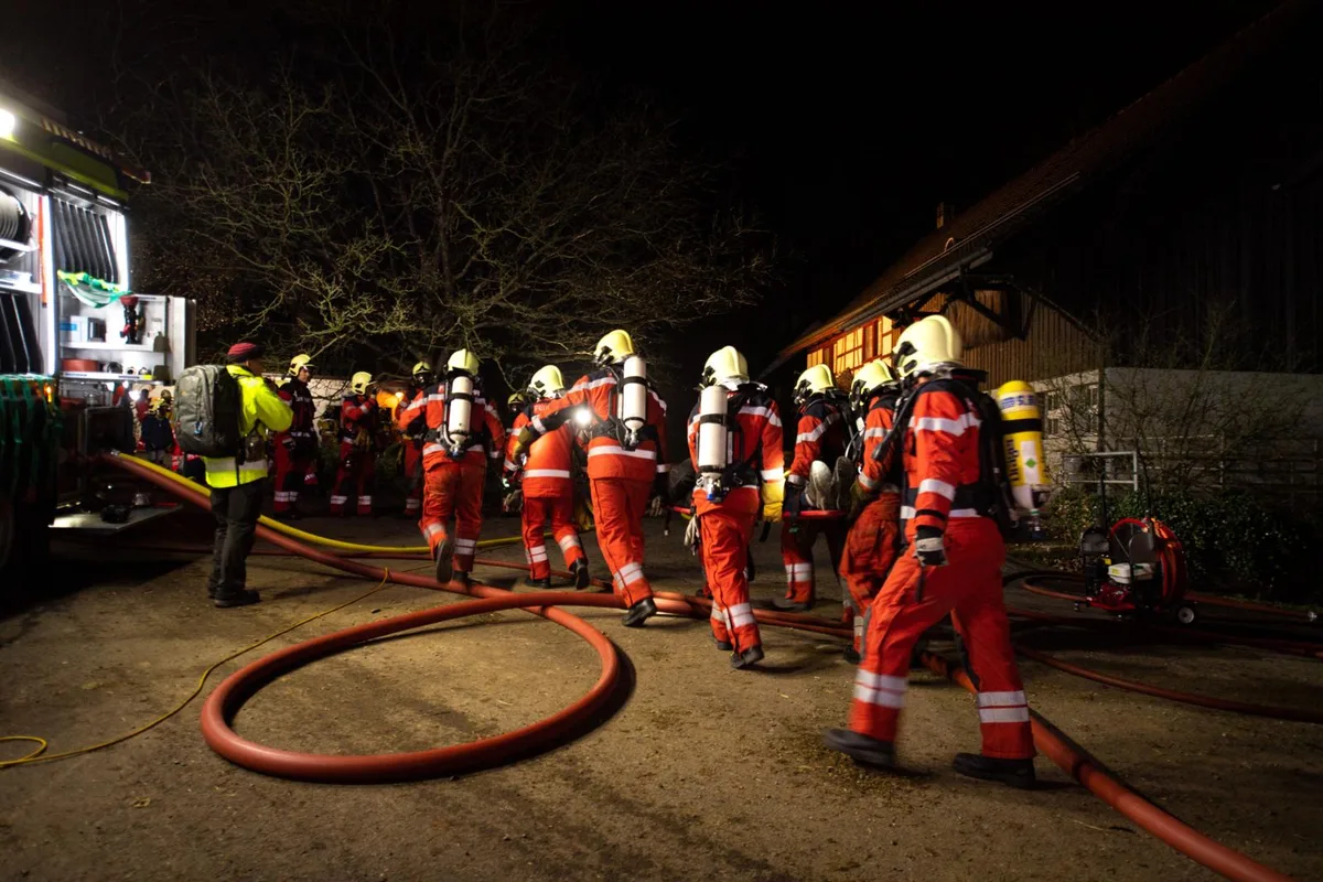 fehraltorf_26112019_feuerwehruebung_sbo_4_preview Das Kommando der Feuerwehr Fehraltorf ist aktuell unbesetzt. Die Gemeinde sucht mit Hochdruck nach einer Neubesetzung.