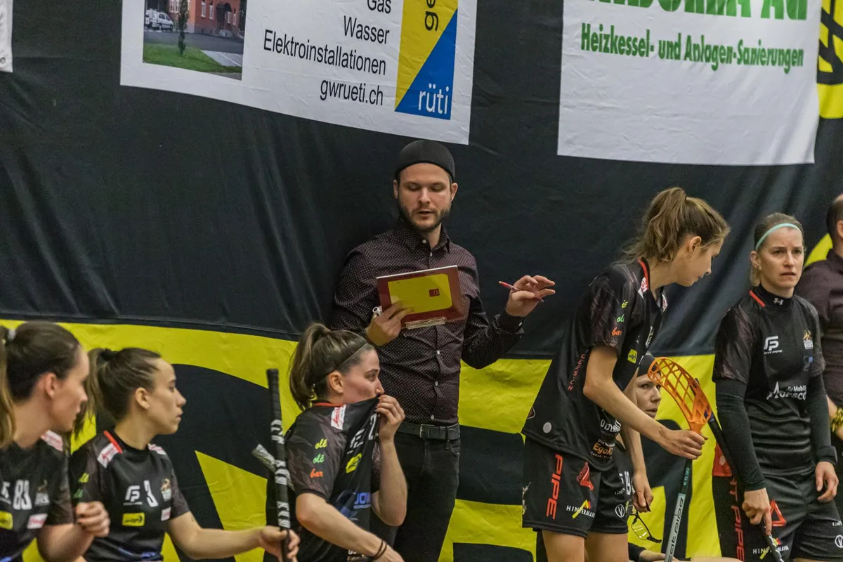 florian%20fauser-05_preview Riders-Trainer Florian Fauser geht mit einem verjüngten Team in die NLA-Saison.