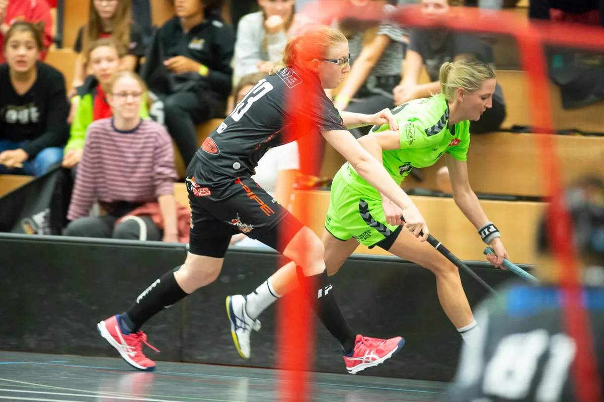 sport_unihockey_riders-laupen_25092021_pif-3_preview Hanka Lackova (r.) war einer der Aktivposten im Laupner Spiel.