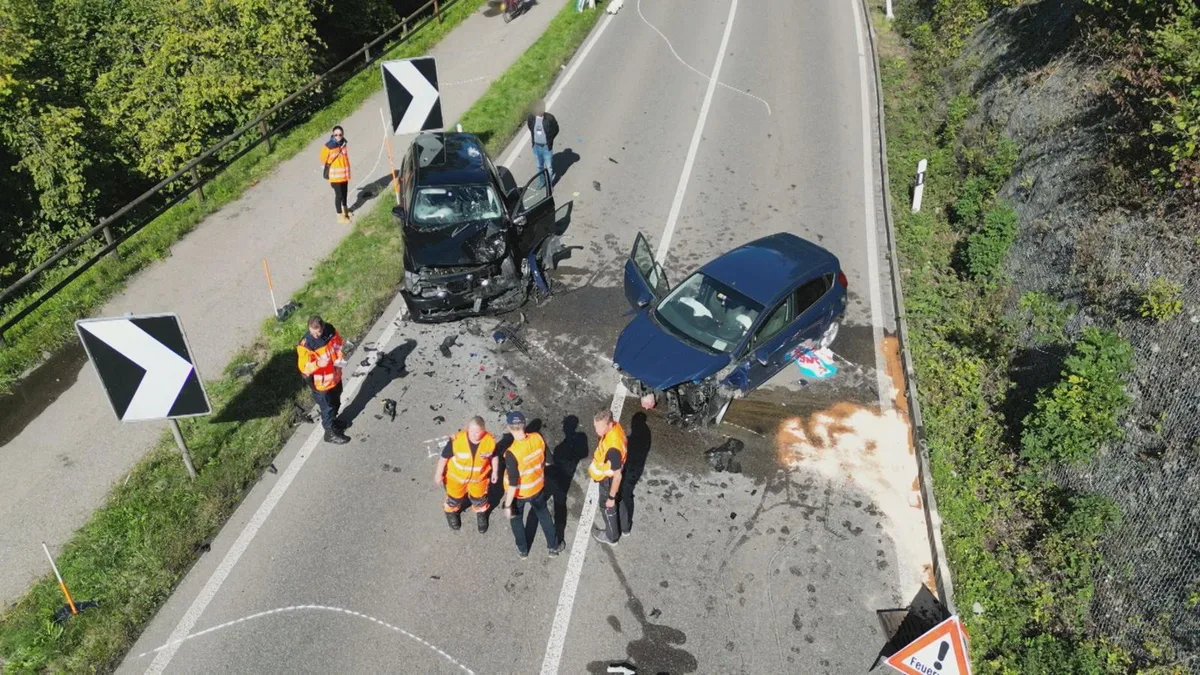 vu_uster_aathalstrasse_zh_01_preview Wie heftig der Zusammenstoss war, zeigt dieses Bild.
