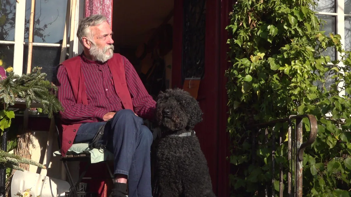 roebi%20haus_preview Der Wetziker Robert Widmer-Demuth ist Mitte August an Krebs gestorben., Vor seinem Tod wurde er bei sogenannten «Sofagesprächen» gefilmt.