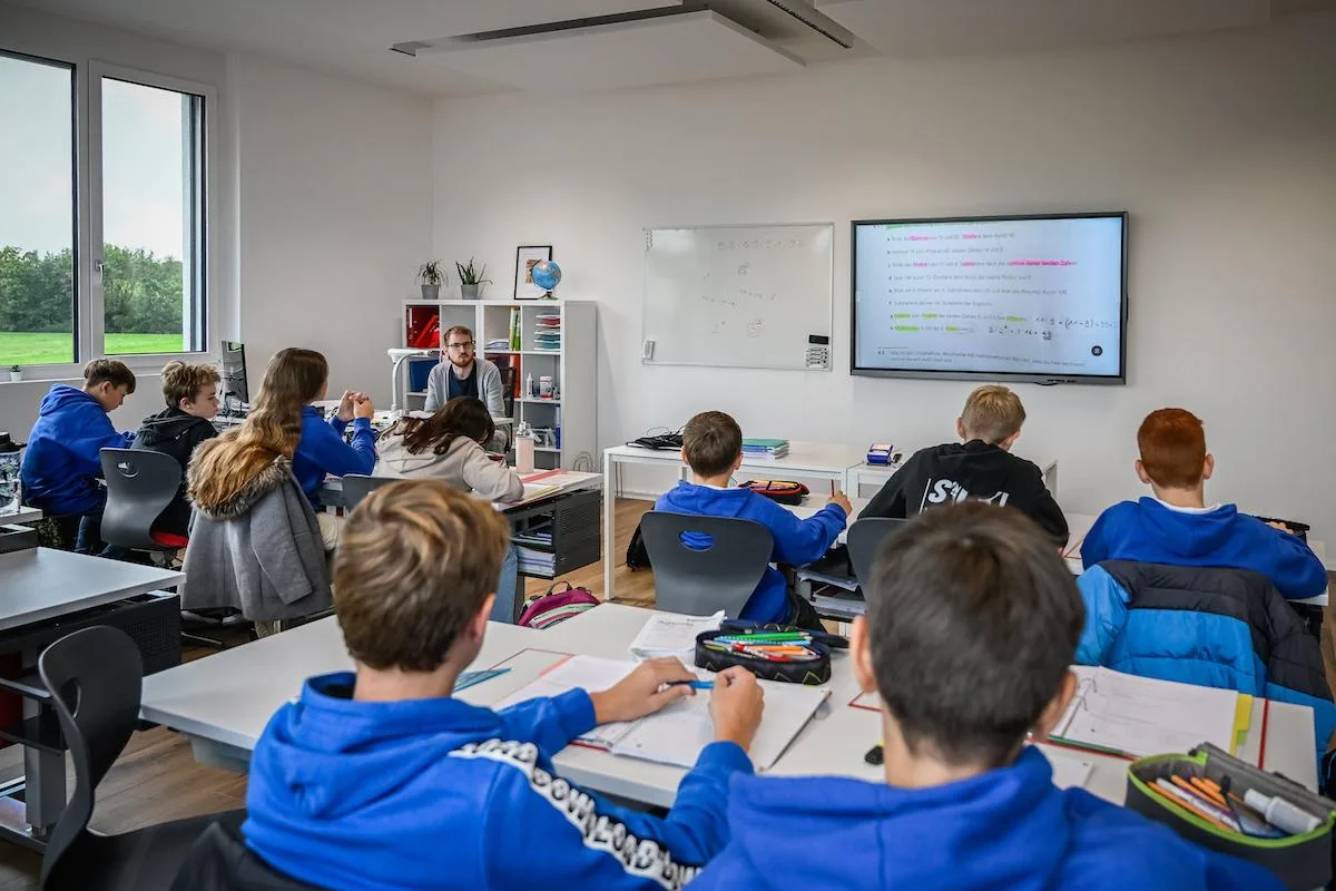 Im Neubau werden die Schüler seit August unterrichtet.