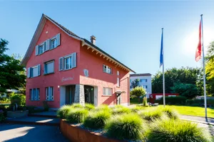 moenchaltorf_gemeindehaus_naz-1_preview In Mönchaltorf wird im April der Gemeinderat neu gewählt. (Archivbild: Nicolas Zonvi) , Bisher ist der FDP-Gemeinderat Urs Graf der einzige Anwärter auf das Präsidentenamt vom Mönchaltorfer Gemeinderat. (Foto: Pd)