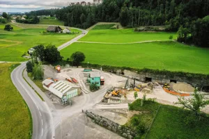 rueti_06072020_deponiesonnenfeld_sbo_2_preview Die Kiesgrube Sonnenfeld in Sichtweite der Rütner Aussenwacht Weier (hinten links) soll zur Deponie ausgebaut werden., Die Karte zeigt die Lage der geplanten Deponie Sonnenfeld., Künftig sollen 73 Lastwagenfahrten vom Sonnenfeld aus erfolgen.
