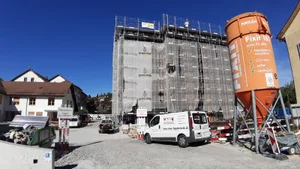 vita%20futura%20altersheim%20neubau%20bauarbeiten%20volketswil%209_preview Noch ist das Pflegezentrum eine Baustelle. Bis Mitte 2023 soll das Gebäude aber fertig sein., So soll das fertige Pflegezentrum dereinst aussehen., Das Gros der Alterswohnungen ist noch nicht vergeben. Ab 1900 Franken im Monat ist man dabei.