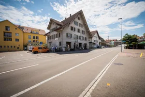 illnau_ig_07-07-17_fsm_006_preview Das polarisierendste Haus der Stadt: Das alte Landihaus an der Usterstrasse 23 in Illnau.