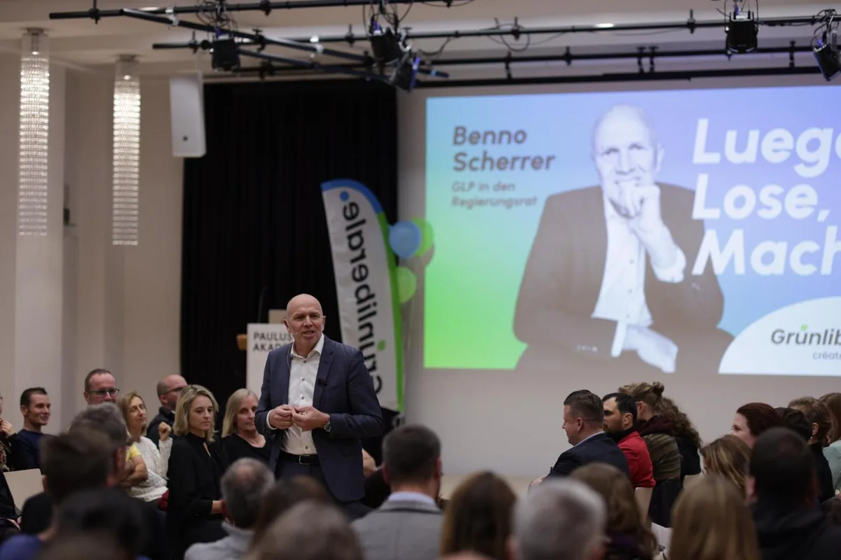 https-zueriost-ch-sites-default-files-elvis-media-2022-11-25112020_scherrer_2_pd_preview-jpg Der Ustermer Benno Scherrer will für die GLP einen Sitz in der Regierung erobern., Rund 140 Parteimitglieder waren beim Wahlkampfauftakt der Zürcher GLP dabei.