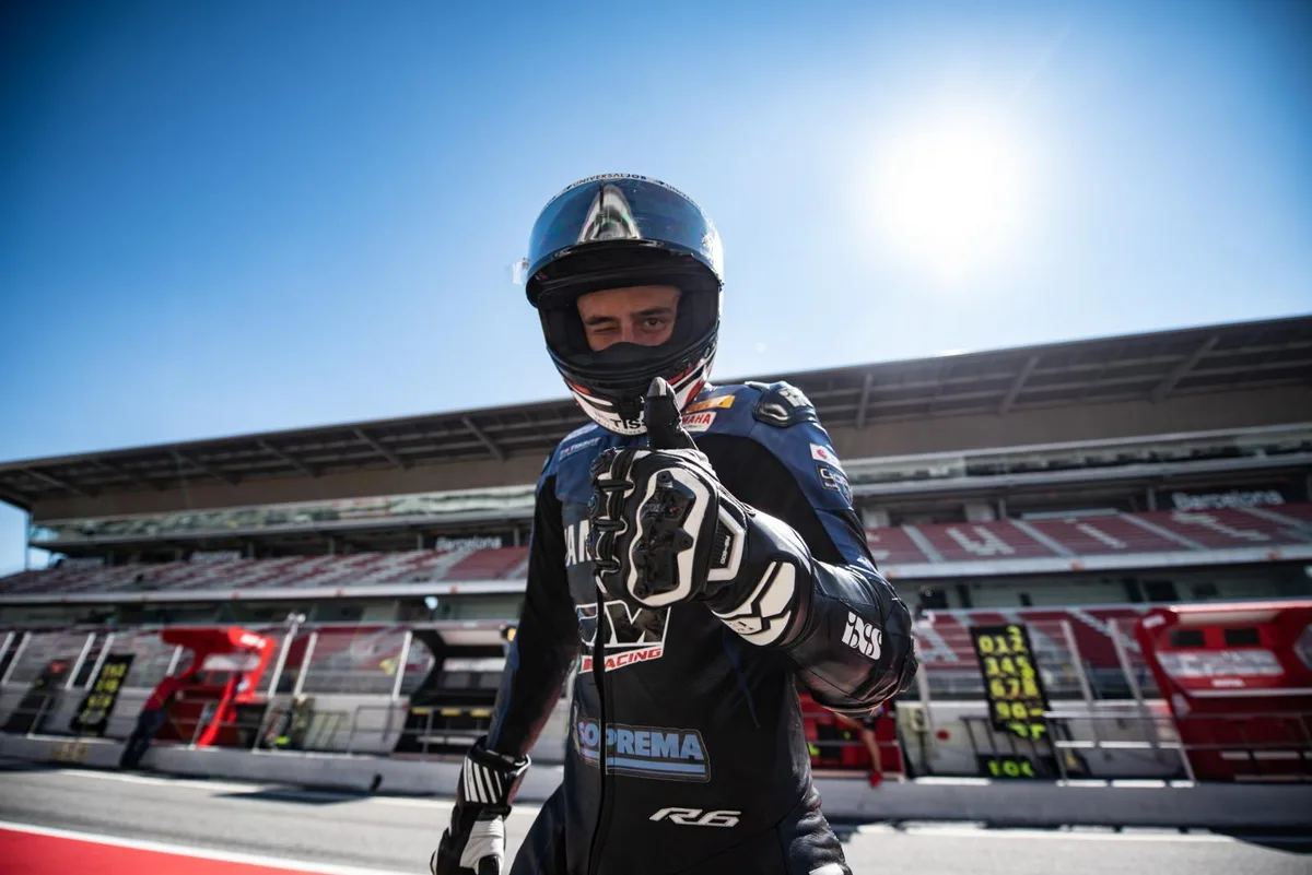 krummenacher_venerd%c3%ac_sbk_catalunya_r9_-11_preview Daumen hoch: Randy Krummenacher fährt 2023 um den MotoE-Weltmeistertitel.