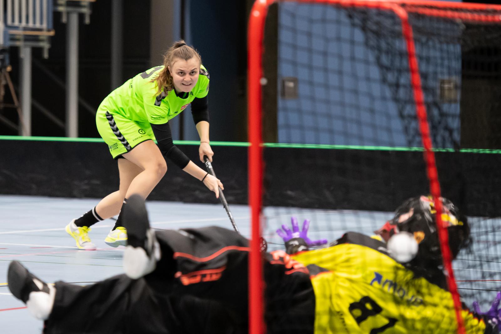 Yara Hofmann trifft gegen die Riders zum 2:0.