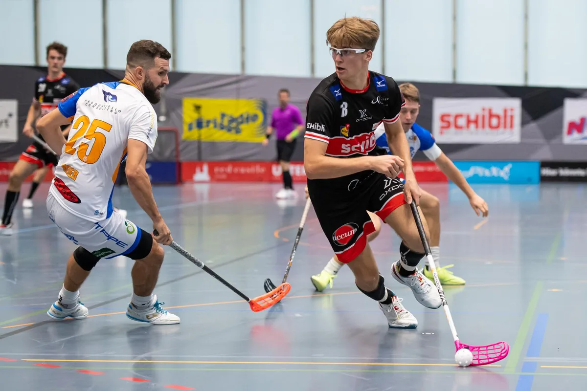 sport_20220917_unihockey_uster-gc_pif-7_preview Nur kurz auf Kurs: Uster (Claudio Schmid) verpasste es, nach dem 5:3 nachzusetzen und die Partie zu entscheiden.