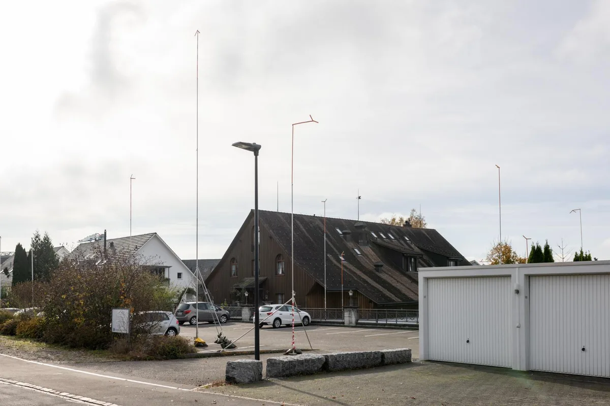 Der Parkplatz des "Puurehuus" wird den Neubau weichen.