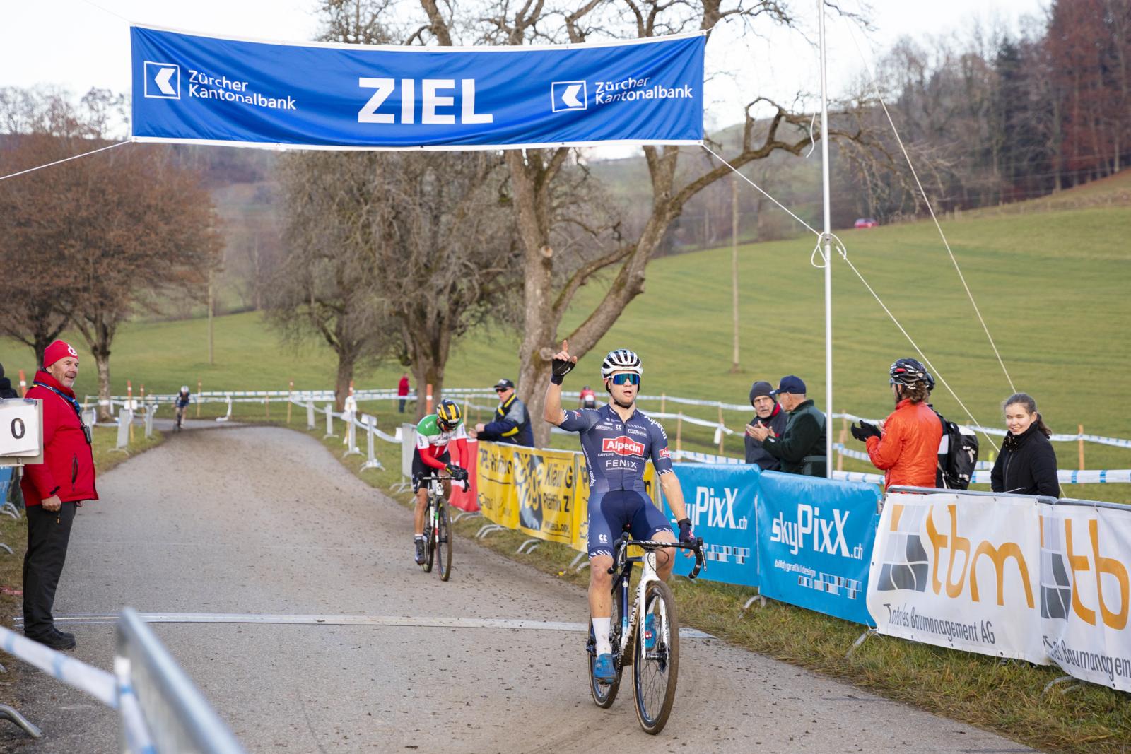 2021 jubelte Loris Rouiller in Hittnau.