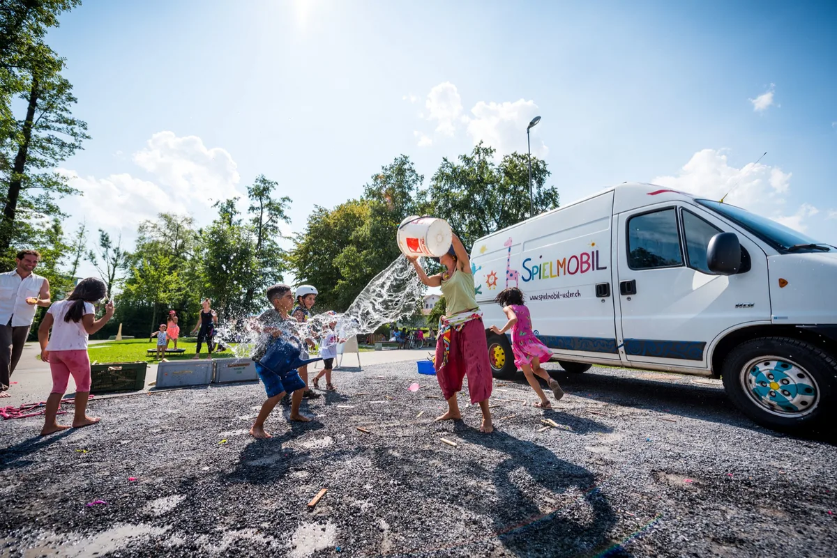 uster_spielmobil_16-08-16_fsm_002_preview Das Spielmobil kommt am 20. November im Rahmen des Kinderrechttages wieder nach Uster in den Stadtpark.