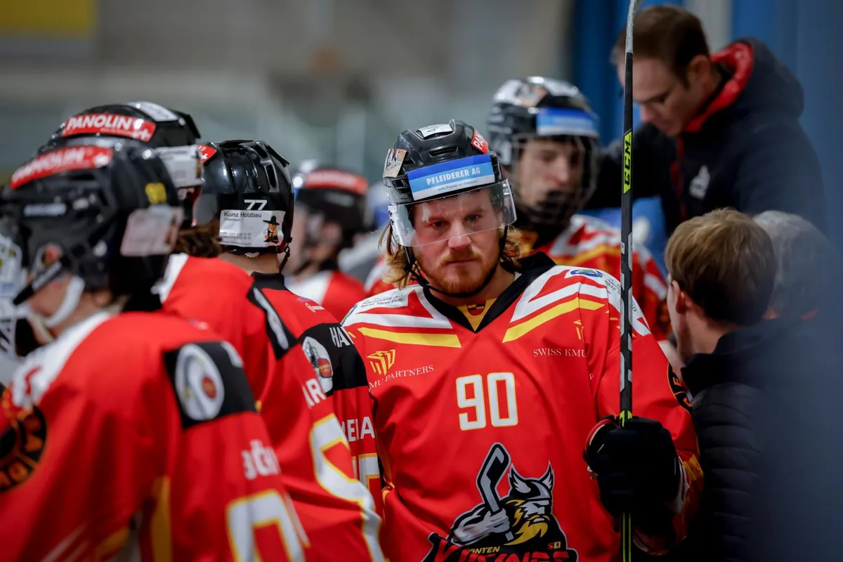 Der ernste Blick von Mario Senn verdeutlicht die Situation: Die Dürnten Vikings stehen vor entscheidenden Spielen.