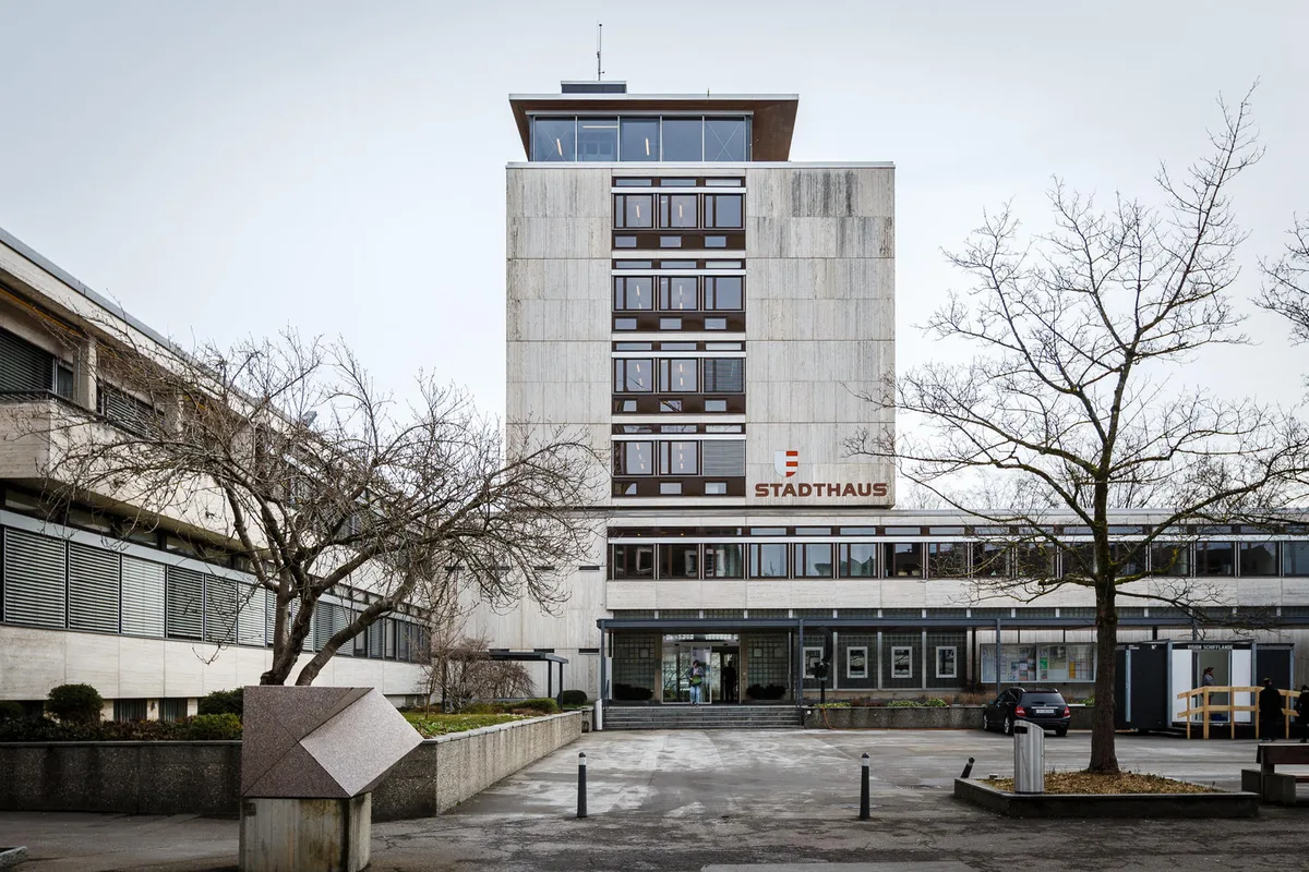uster_0403016_stadthaus_naz-24 Die Mehrheit des Ustermer Gemeinderats war wie der Stadtrat der Meinung, dass der Steuerfuss für 2016 bei 109 Prozent belassen werden kann. Patricio Frei (Grüne) hatte eine Erhöhung um 4 Prozentpunkte gefordert. (Bild: Nicolas Zonvi)