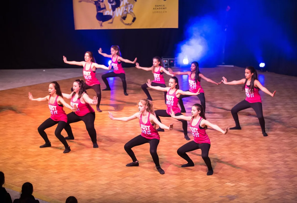 wetzikon_09042016_zodanceaward_sbo_12_0 Am Samstag, 9. April 2016, traten rund 60 Tanzgruppen am diesjährigen ZO Danceaward in der Wetziker Eishalle gegeneinander an. (Bild: Seraina Boner)