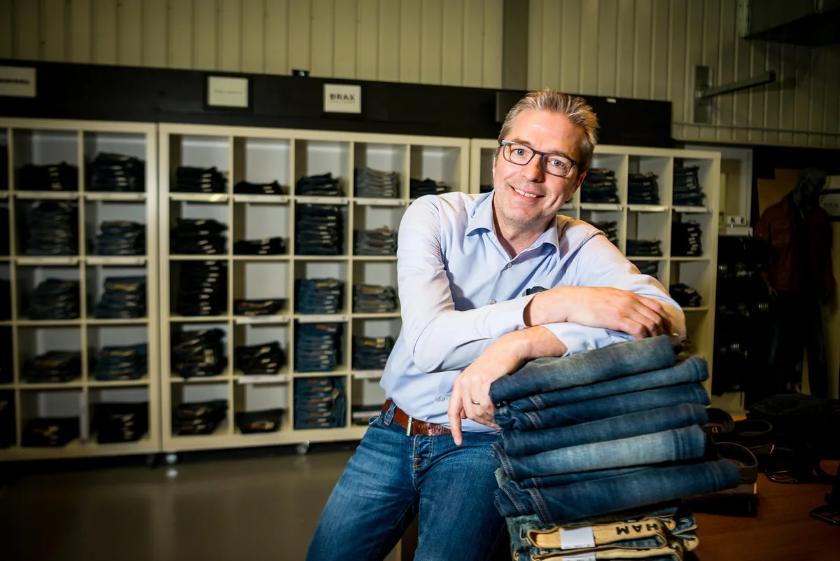 regionalwirtschaft_19042016_guidoweltert_maz_01 Grösster Online-Anbieter von Bluejeans: Jeans.ch-Gründer Guido Weltert in seinem Fällander Laden. (Bild: Markus Zürcher)