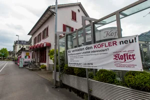 hinwil_03052016_kofler_crm_6_0 Trotz Bahnhofnähe: Der Confiserie Kofler droht ab Juli ein Leerstand. (Bild: Christian Merz), Richard Kofler bangt um die Zukunft des ehemaligen Familienbetriebs. (Bild: Christian Merz)