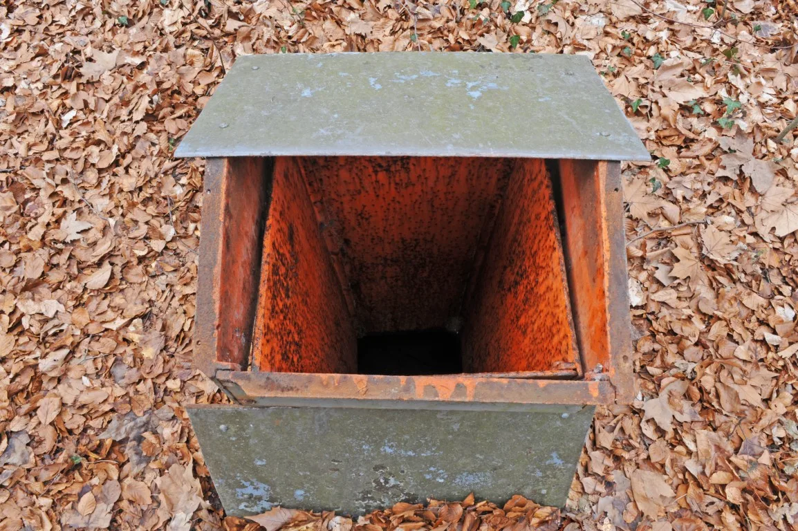 thl_wetzikon_26-03-14006-1280×768 In einem solchen Schacht in einem Waldstück in Seegräben war der junge Wetziker "gefangen". (Archivbild: Newspictures)