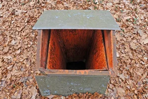thl_wetzikon_26-03-14006-1280×768 In einem solchen Schacht in einem Waldstück in Seegräben war der junge Wetziker "gefangen". (Archivbild: Newspictures)