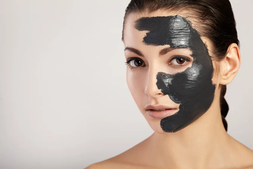 Seit Jahrtausenden verwenden Menschen Kohle als Heilmittel. Ob sie auch als Schönheitsprodukt Wunder bewirkt? (Bild: Fotolia)