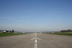 1624326 Auf dem Areal des Dübendorfer Militärflugplatz könnte dereinst der Innovationspark eingerichtet werden. (Archivbild: Manuel Reimann)