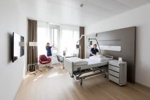 gzo-web Hell und gross: Die Zimmer auf der neuen Privatstation im obersten Stock des Spitals Wetzikon sind ab Montag bezugsbereit. (Bild: GZO)