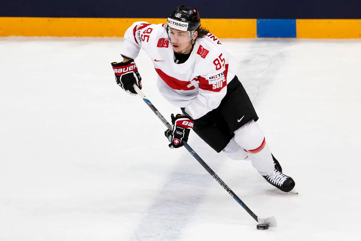 sdn107_p2q5178 Dank dem starken Auftritt an der WM in Moskau hat sich der Wermatswiler Sven Andrighetto auch in er Schweiz einen Namen gemacht. (Bild: Keystone), Andrighetto glänzte bei seinem ersten Einsatz mit der Nationalmannschaft mit drei Toren und vier Assists. (Bild: Keystone), Auf seine Zukunft in der NHL werde die Leistung an der WM aber nur geringen Einfluss haben, so der 23-Jährige. (Bild: Keystone)