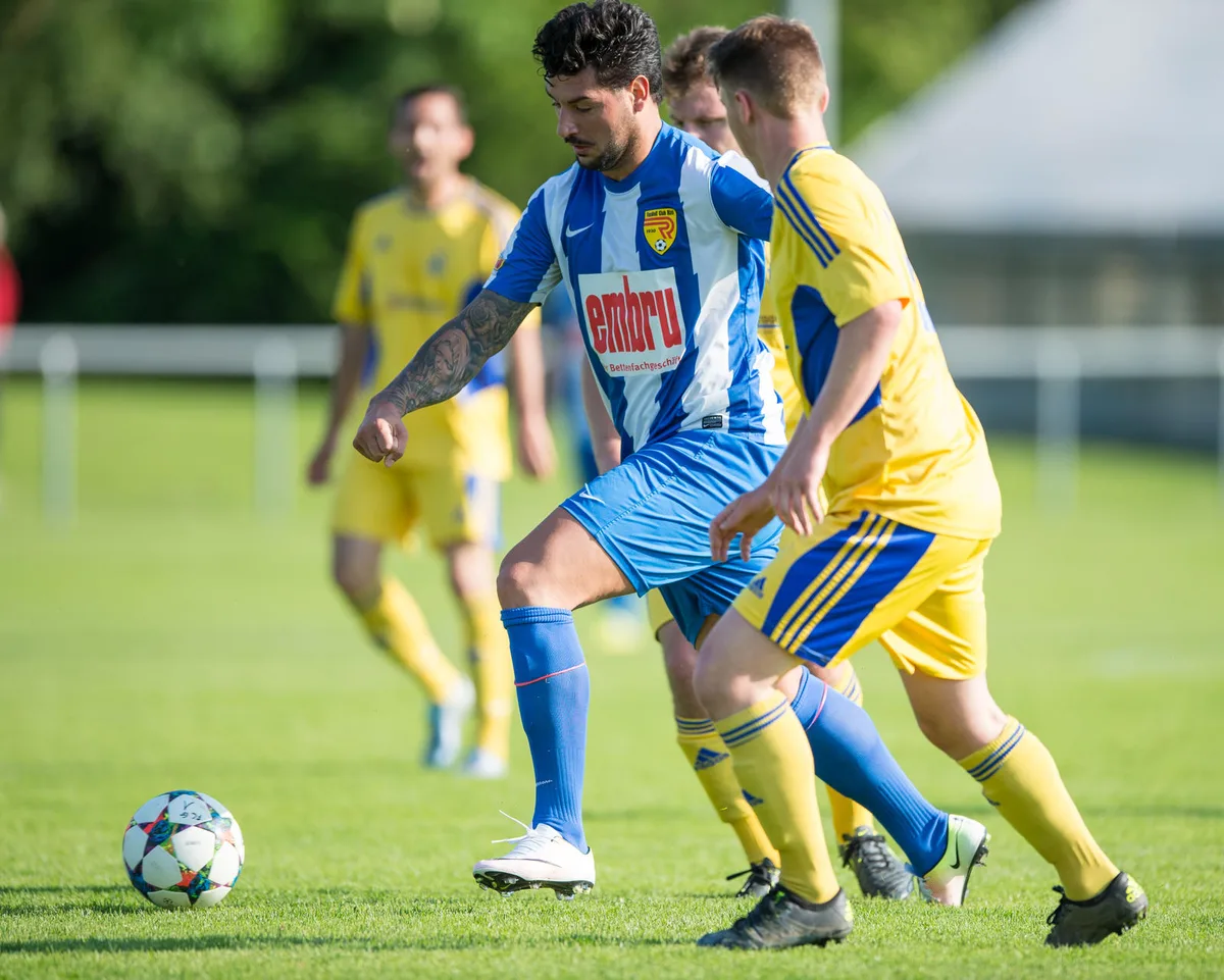sport_28052016_fussball_pif-1 Die Etablierung in der 2. Liga interregional steht beim FC Rüti im Zentrum. (Bild: Robert Pfiffner) , Obwohl die Rütner ihre erste Interregio-Saison auf dem zweiten Platz beenden könnten, planen sie bewusst vorsichtig. (Bild: Robert Pfiffner) , Beeindruckend ist vor allem die Offensivstärke: Mit 84 Treffern erzielte das Team die meisten Tore überhaupt in der ganzen Liga. (Bild: David Kündig) , Der FC Rüti trotzte nicht nur den Gegnern, sondern auch dem Wetter erfolgreich. (Bild: David Kündig)