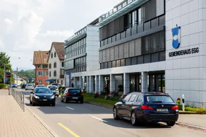 uster_22072013_stau_egg_naz-6 Die Sozialbehörde bleibt auch nach 2018 Teil der Egger Gemeindeverwaltung. (Archivbild: Nicolas Zonvi)
