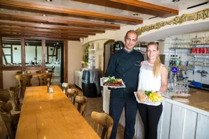 moenchaltorf_20062016_aufgetischtdidissmokergrill_sbo_4 Das Angebot von Didi und Fabienne Klauser geht von Pizza über Pasta bis Schnitzel. Die Spezialitäten kommen aber aus dem Smokergrill. (Bild: Seraina Boner)