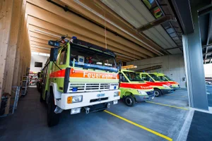 ottikon_30-08-13_feuerwehr_fsm_5 Mehrere Feuerwehren im Zürcher Oberland rücken auch als First Responder bei Herznotfällen aus - eine Pflicht soll dieser Service gemäss Regierungsrat nun aber nicht werden. (Archivbild: Fabio Meier)